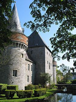 Solre-sur-Sambre Castle httpsuploadwikimediaorgwikipediacommonsthu