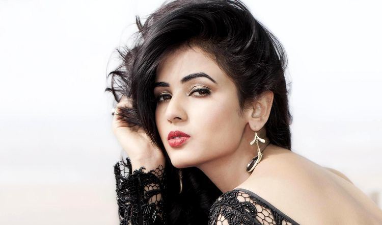 Sonal Chauhan - Wikipedia