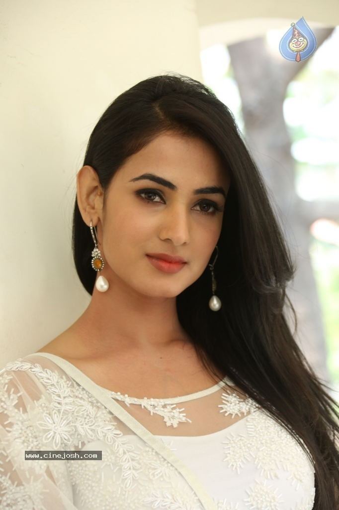 Sonal Chauhan Sonal Chauhan Hot Photos big photo 17 of 100 images