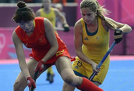 Song Qingling (field hockey) Song Qingling of China L challenges Ashleigh Nelson of Australia