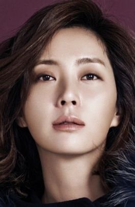 Song Yoon-ah with wavy hair and a fierce look