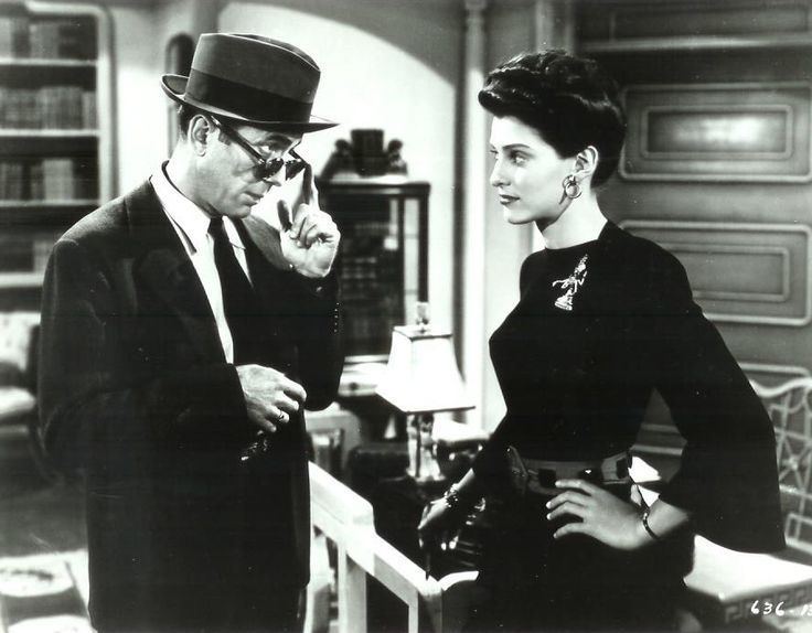 Sonia Darrin Humphrey Bogart as Philip Marlowe and Sonia Darrin as a
