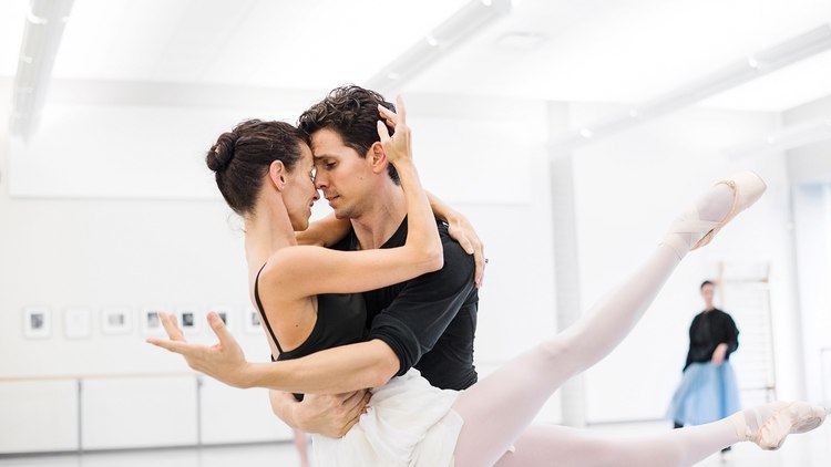 Sonia Rodriguez Manon Sir Anthony Dowell in rehearsal with Guillaume Ct