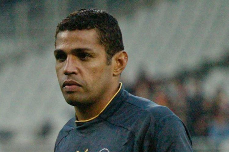 Sonny Anderson S Anderson quotMessi est toujours Messi quot Football