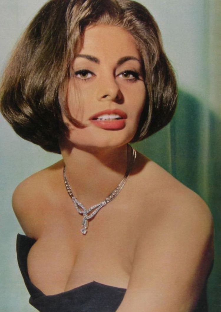 Sophia Loren Which one do you prefer Marilyn Monroe vs Sophia Loren