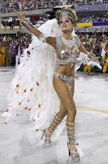 Sophie Charlotte (actress) Rio de Janeiro Carnival 2012 the second night of parades