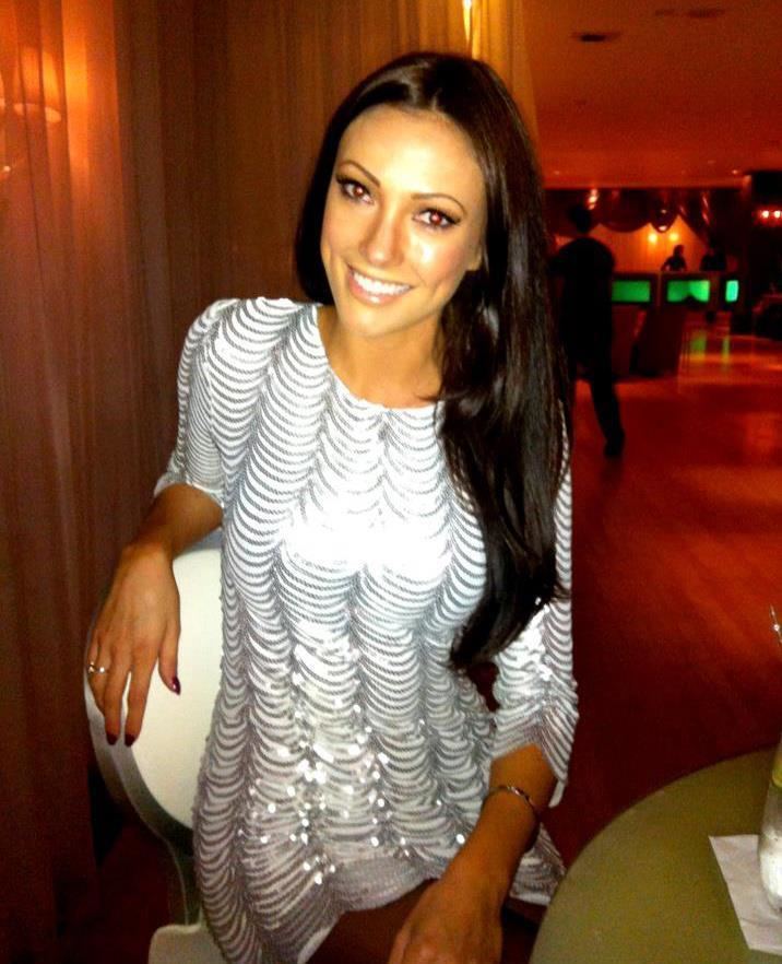 Sophie Gradon Sophie Gradon Former Miss Great Britain posts sexy ad for Roommate