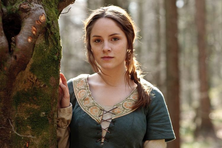 Sophie Rundle Wallpapers Glance Trunk tree Brown haired Merlin 2008
