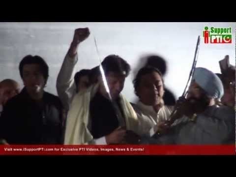 Soran Singh Sardar Soran Singh Presented Sword to Imran Khan YouTube