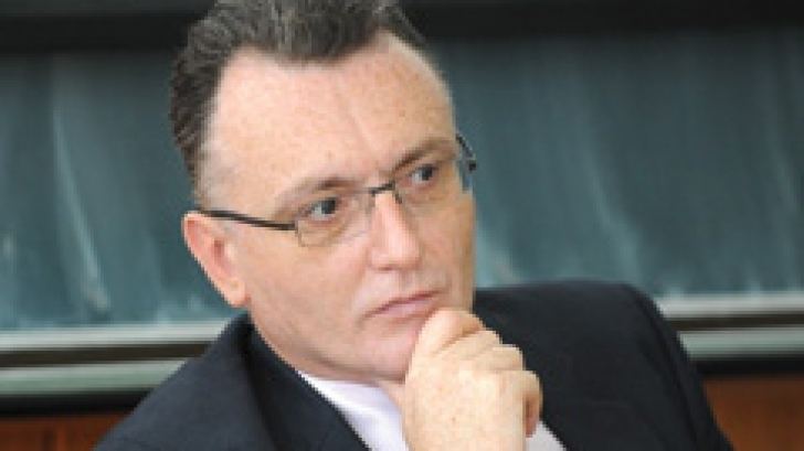 Sorin Cîmpeanu Sorin Cmpeanu a fost desemnat premier interimar Agenia AMOS News
