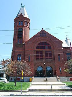 Southbridge, Massachusetts httpsuploadwikimediaorgwikipediacommonsthu