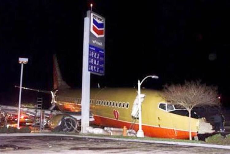 Southwest Airlines Flight 1455 CALIFORNIA 5 March 2000 Southwest Airlines Flight 1455 overran the