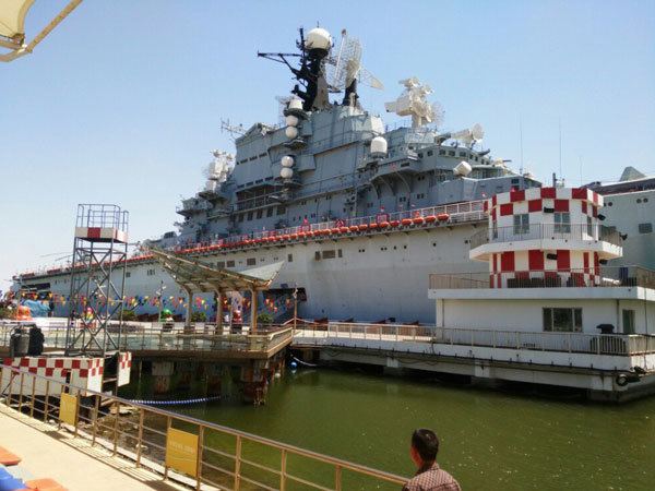 Soviet aircraft carrier Kiev Binhai Aircraft Carrier Theme Park Tianjin Soviet Aircraft Carrier