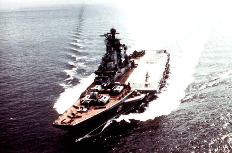 Soviet aircraft carrier Minsk FileAircraft carrier quotMinskquot in 1984jpeg Wikimedia Commons