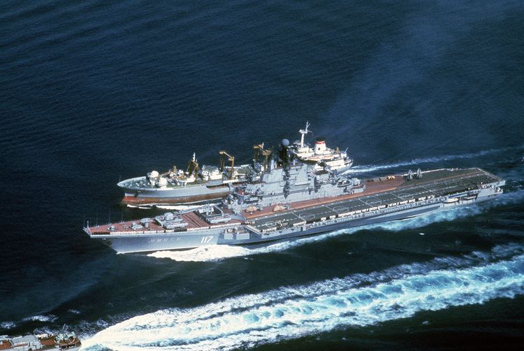Soviet aircraft carrier Minsk FileAircraft carrier quotMinskquot in 1986jpeg Wikimedia Commons