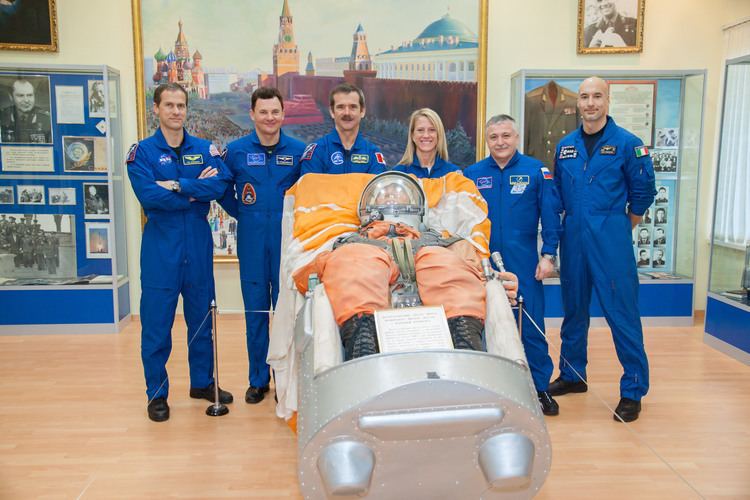 Soyuz TMA-07M FileSoyuz TMA07M prime and backup crews at the Korolev Museum 1