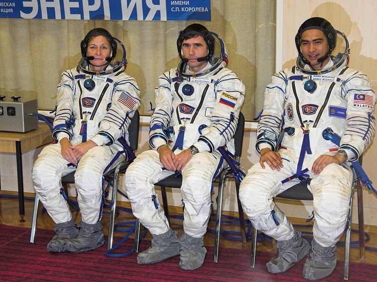 Soyuz TMA-11 Crew Soyuz TMA11