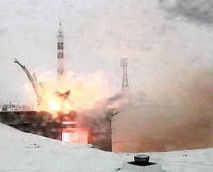 Soyuz TMA-22 Soyuz TMA22 launches cosmonauts US astronaut to the space station