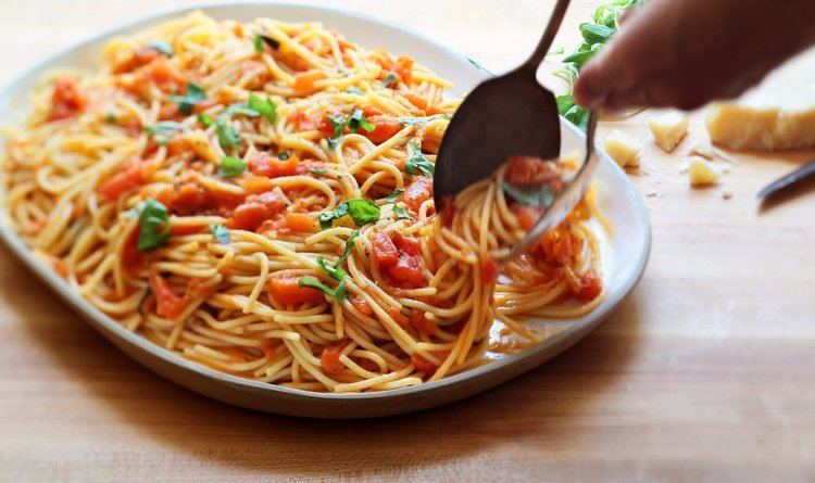 Spaghetti Spaghetti With Fresh Tomato and Basil Sauce Recipe NYT Cooking