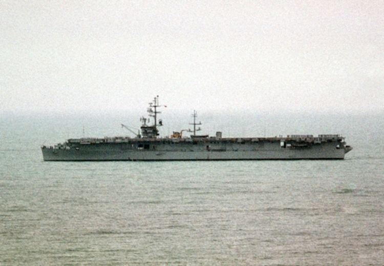 Spanish aircraft carrier Dédalo FileSpanish aircraft carrier Ddalo underway in 1976JPEG