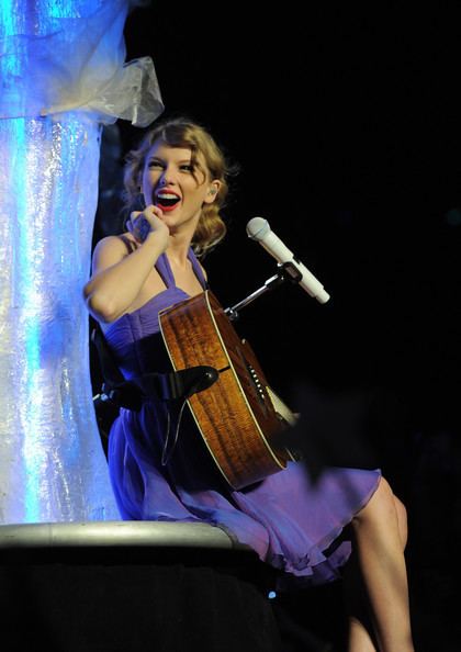 Speak Now World Tour Taylor Swift Photos Photos Taylor Swift quotSpeak Now World Tourquot In