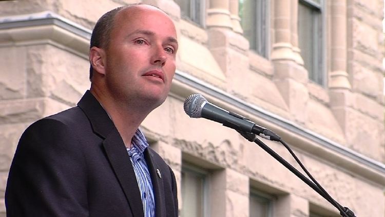 Spencer Cox (politician) Why Lt Gov Spencer Cox apologized to LGBT community in wake of