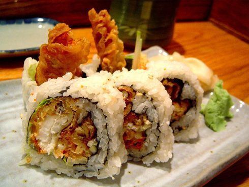 Spider roll Spider roll is a type of Uramaki sushi which includes breaded or