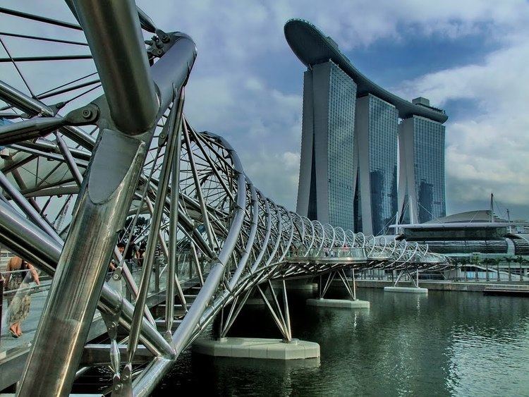 Spiral bridge Panoramio Photo of Spiral bridge to Marina bay sands Singapore 2011