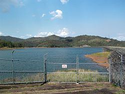 Splityard Creek Dam httpsuploadwikimediaorgwikipediacommonsthu