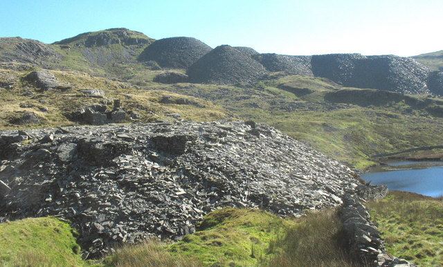 Spoil tip FileA New Workings spoil tip above Llyn Du bach with Graigddu