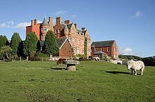 St Andrew's College, Drygrange httpsuploadwikimediaorgwikipediacommonsthu