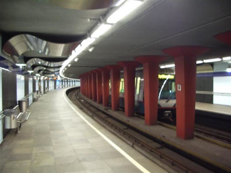 Stadhuis metro station