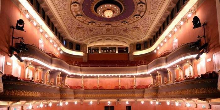 Stadttheater Meran Das Stadttheater Kurhaus amp Stadttheater Teatro Puccini in Meran