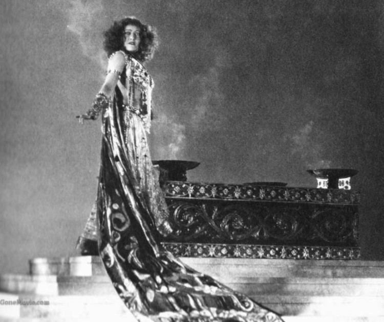 Stage Struck (1925 film) Veiled Ladies of Salome Gloria Swanson in Stage Struck 1925