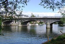 Staines Bridge httpsuploadwikimediaorgwikipediacommonsthu