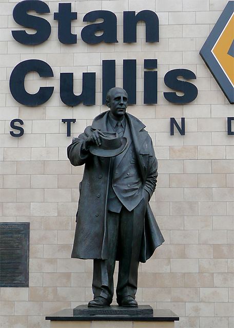 Stan Cullis Statue of Stan Cullis Molineux Stadium Roger Kidd
