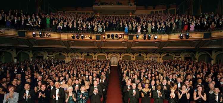 Standing ovation How to Deliver a Speech that Gets a Standing Ovation Inccom