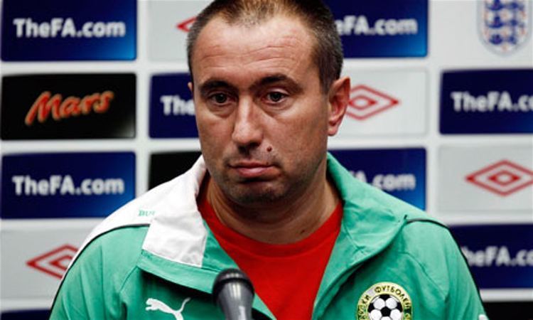 Stanimir Stoilov Bulgaria coach says referee needs to check Wayne Rooney39s