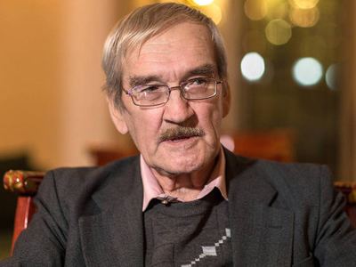 Stanislav Petrov httpsimgrtcomfilesoldfilesnewssovietoffi