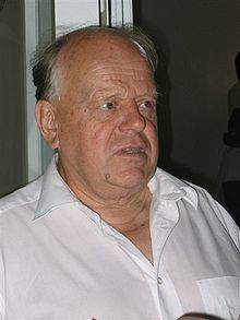 Stanislav Shushkevich httpsuploadwikimediaorgwikipediacommonsthu