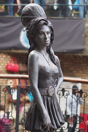 Statue of Amy Winehouse httpsuploadwikimediaorgwikipediacommonsthu