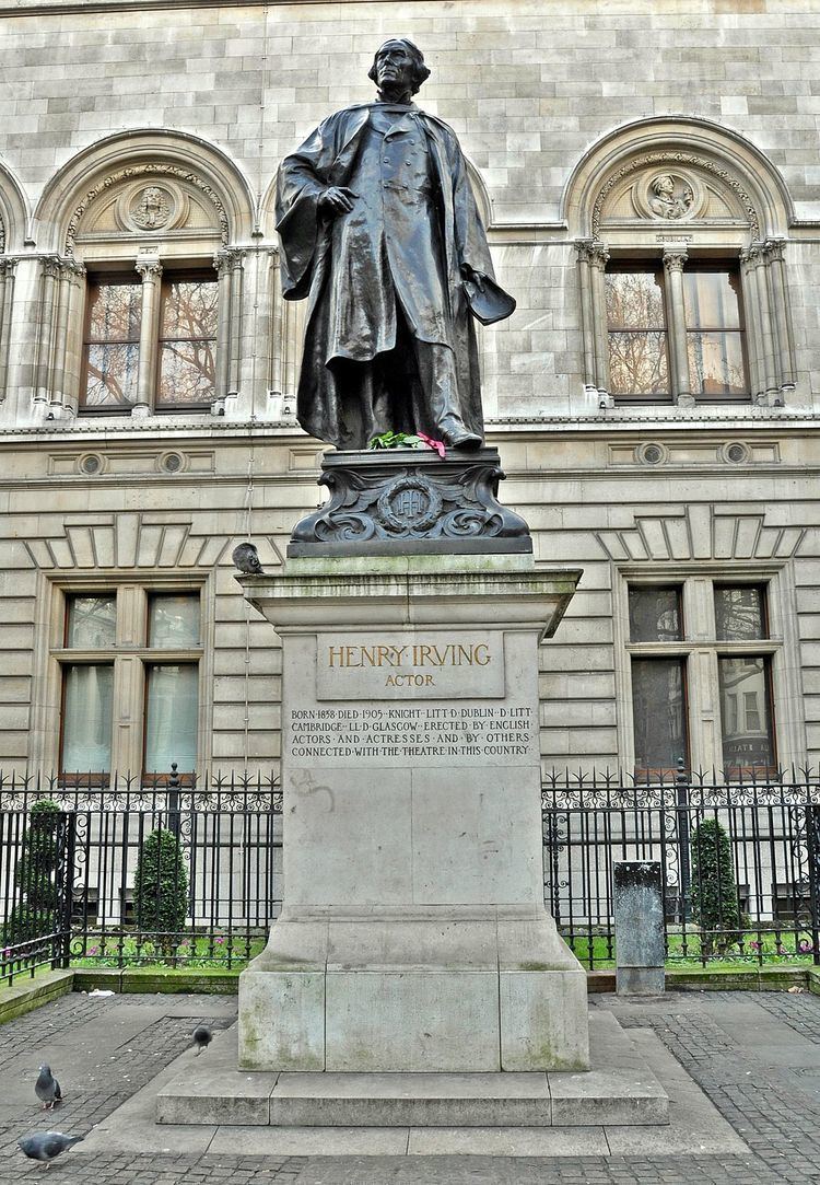 Statue of Henry Irving, London httpsuploadwikimediaorgwikipediacommonsthu