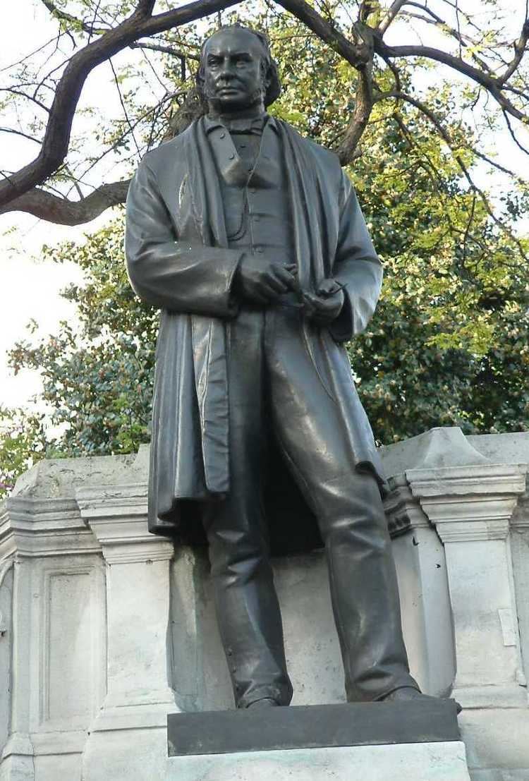 Statue of Isambard Kingdom Brunel, Victoria Embankment