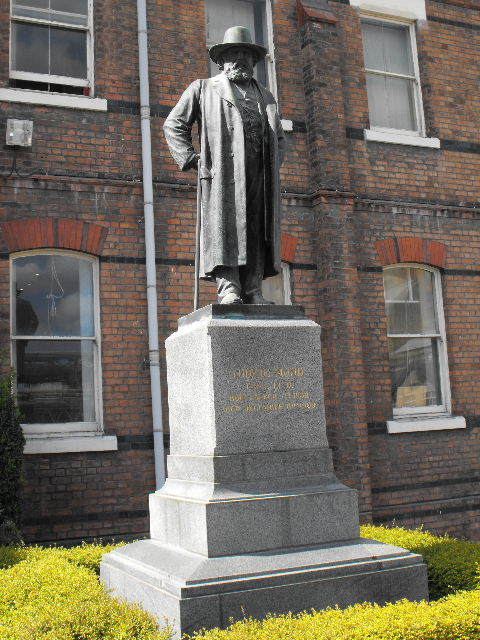 Statue of Ludwig Mond