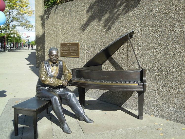 Statue of Oscar Peterson