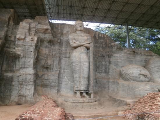 Statue of Parakramabahu I httpsmediacdntripadvisorcommediaphotos09