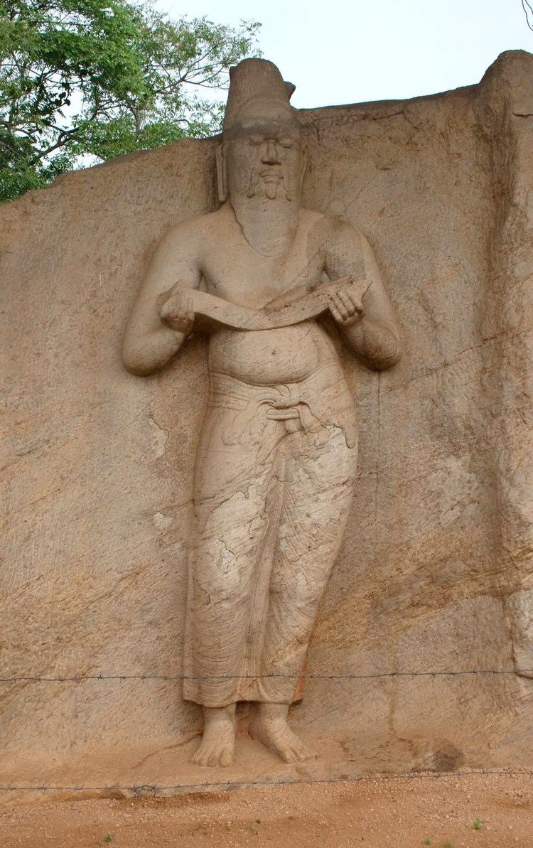Statue of Parakramabahu I FileStatue of Parakramabahu in Polonnaruwajpg Wikimedia Commons