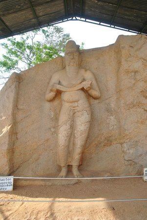 Statue of Parakramabahu I Sage Figure Picture of Statue of Parakramabahu I Polonnaruwa