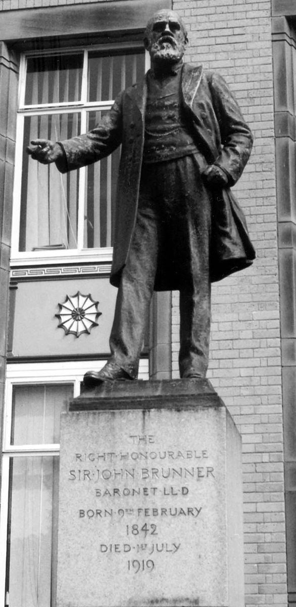 Statue of Sir John Tomlinson Brunner