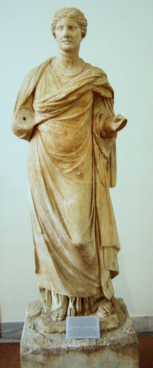 Statue of the priestess Aristonoe